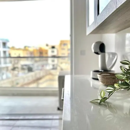 St Julian Number 3 公寓